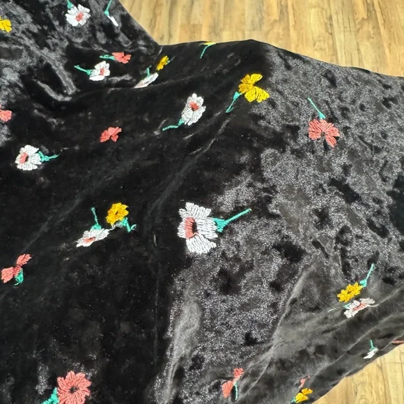 NWOT ASOS DESIGN Curve embroidered velvet midi slip dress with lace trim - Picture 8 of 8